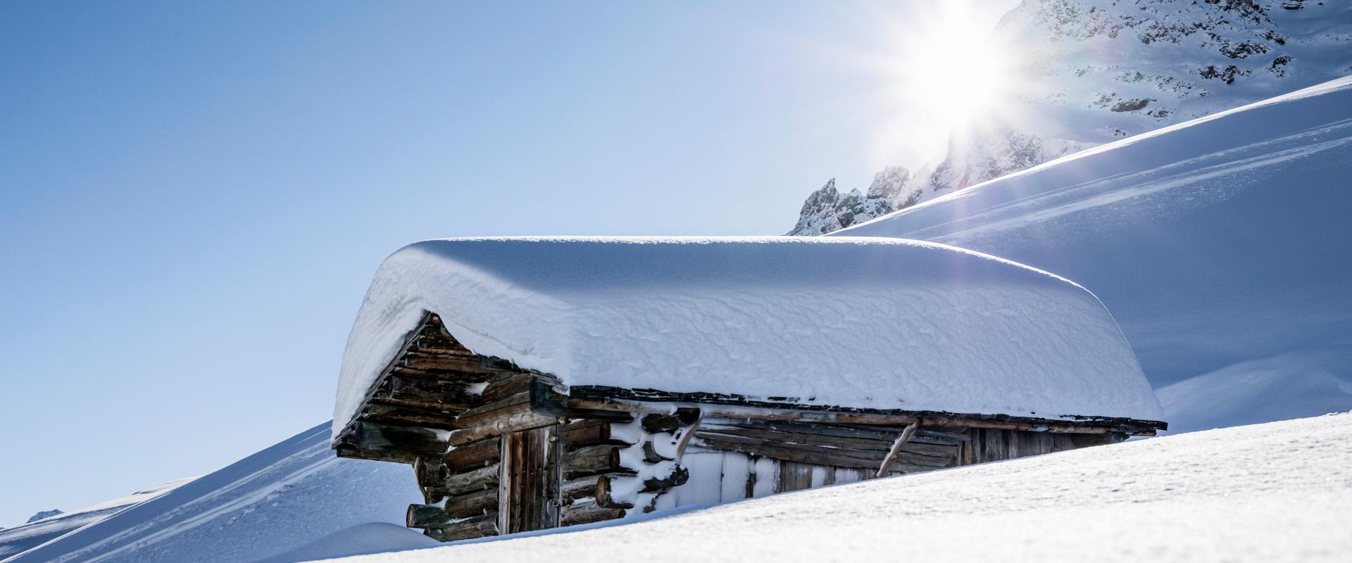 Hütte im Winter im Montafon